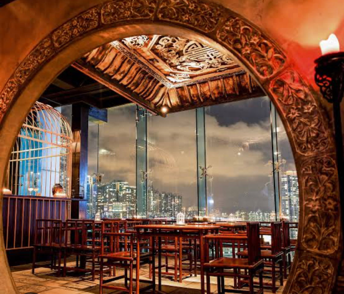 Aqua Luna: Symphony of Lights Cruise on Victoria Harbour and Moonlight Dinner at Hutong