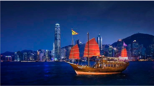 Aqua Luna: Evening Cruise for Two on the Victoria Harbour